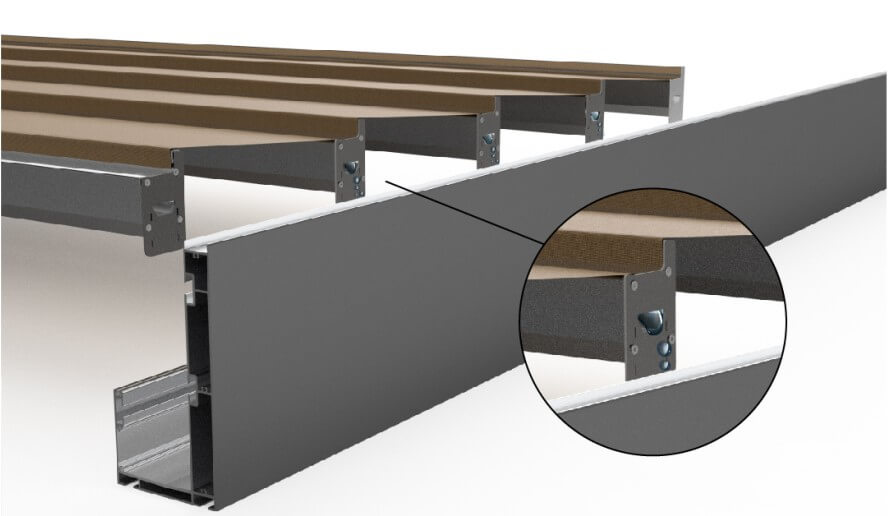 L’eau de pluie collectée dans les gouttières latérales de la pergola étanche, assurant un drainage propre et efficace.